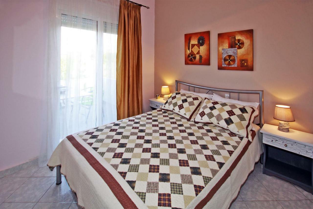 אורמוס פנגיאס Zephyros Family Apartments 1 מראה חיצוני תמונה